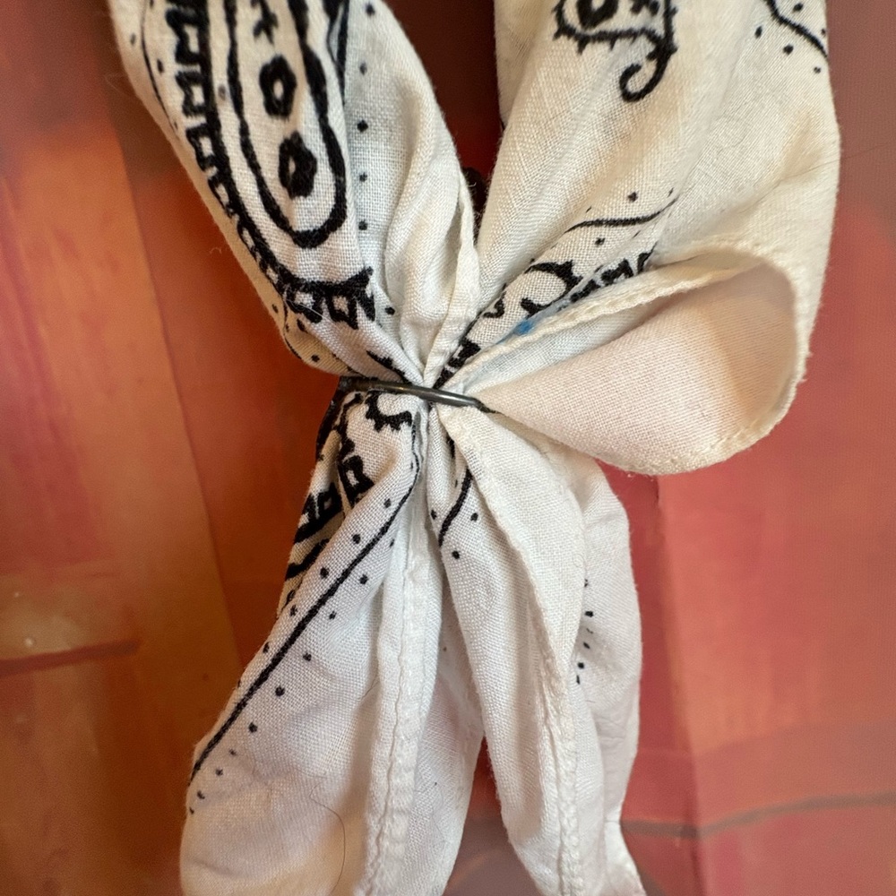 Vintage Abstract Hand Resin Scarf Slide - Picture 4 of 4